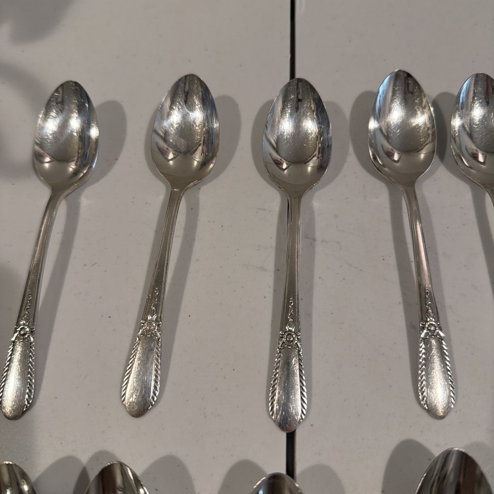 16 Wm Rogers International Memory Hiawatha 1937 Teaspoons Silver plated - Picture 4 of 6
